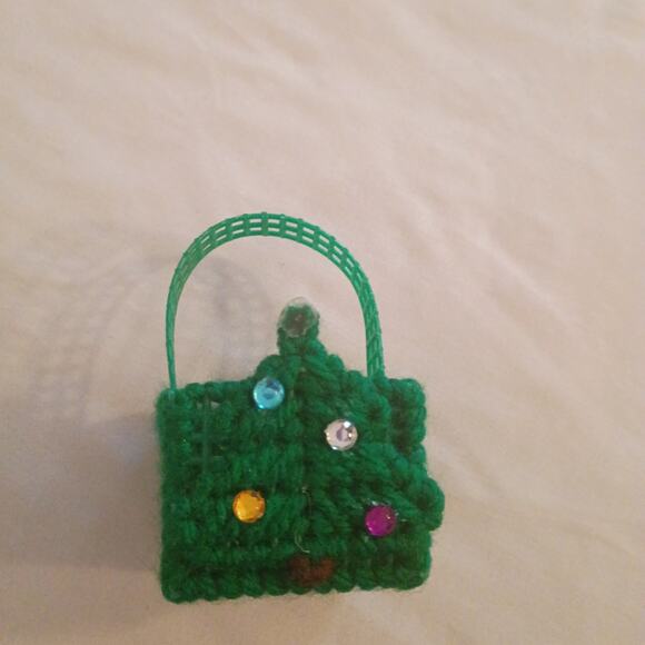 Lot of 5 Vintage small Handmade Plastic Canvas Baskets Christmas Tree Ornaments - Picture 14 of 15